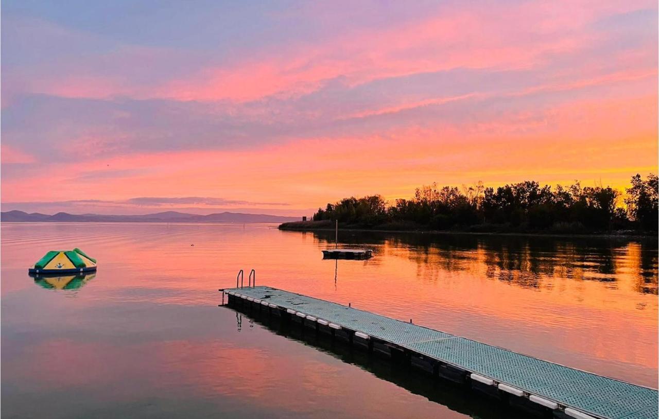 Beautiful Stacaravan In Tuoro Sul Trasimeno 빌라 외부 사진